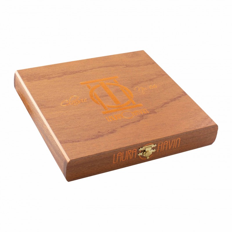 Laura Chavin Classic